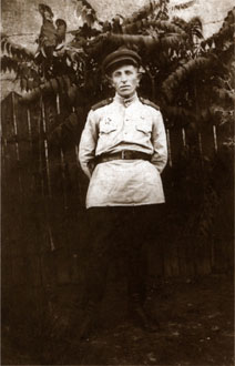 Шулим Нусинович после демобилизации из армии. 1945 год