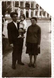 Натан Раппопорт с женой и сыном Андреем. Северодонецк, 1965 год