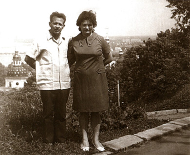 Тамара Раппопорт и Иосиф Шайкин в Ботаническом саду. Киев, 1975 год